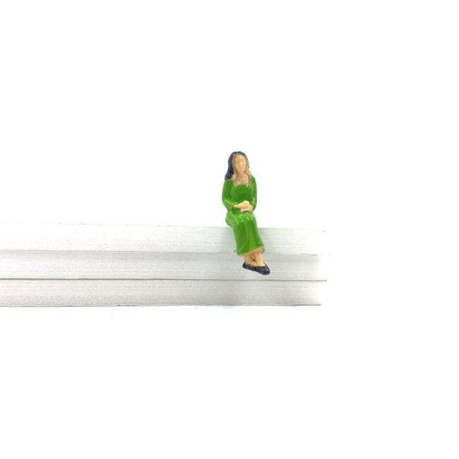 Gvn Art Maket 1:30 Ölçek Elbiseli Oturan Kadın Figür 45 mm N:30 - 1